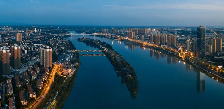 自帶區(qū)域地標(biāo)商業(yè)，改善品質(zhì)5字頭撿漏國(guó)企低密大盤(pán)！